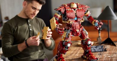 Save 30% on the absolutely massive Lego Marvel Hulkbuster