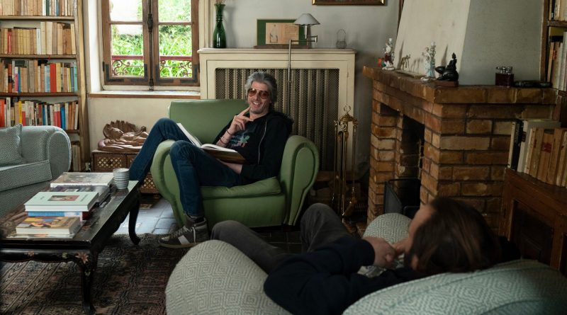 ‘Hors du Temps’ Review: Olivier Assayas Takes A Personal Look Back At Life Under Covid Lockdown – Berlin Film Festival