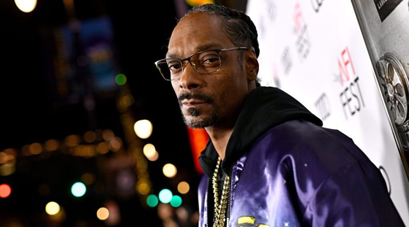 Snoop Dogg Comes Under Fire For Allegedly Smoking Weed Around His Grandchildren