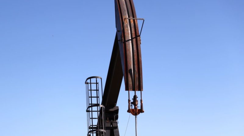 Oil prices settle 2% higher, lifted by rising Middle East tensions