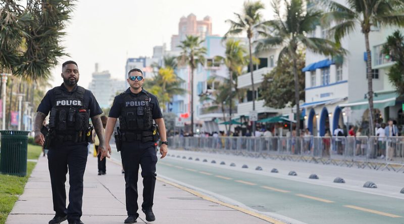 Spring ‘breakup’: What’s behind the US beach town crackdown
