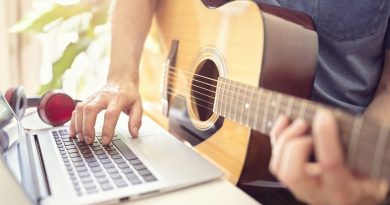 Fender Play vs Yousician: Which online lessons are right for you?