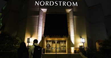 Bruce Nordstrom, who helped grow family-led department store chain, dies at 90