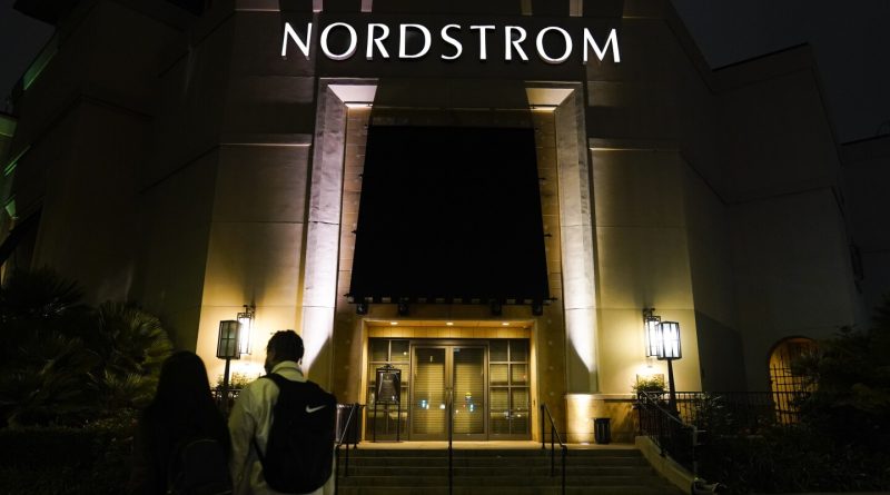 Bruce Nordstrom, who helped grow family-led department store chain, dies at 90