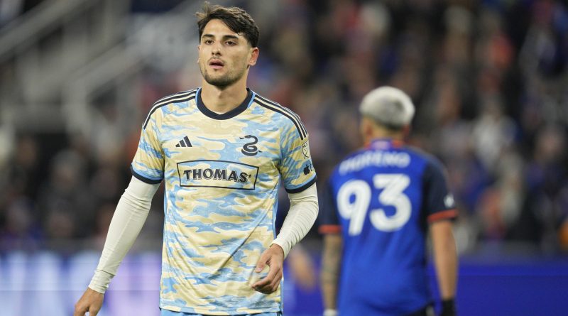 Feyenoord signs Philadelphia Union forward Julian Carranza