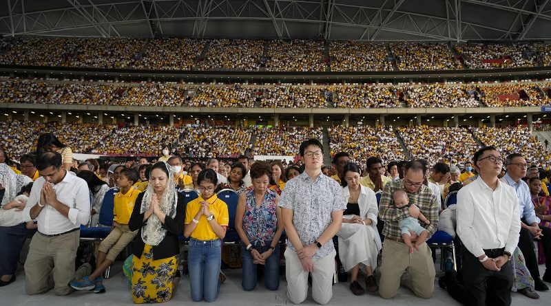 In Singapore, Pope Francis inspires youth, courts China