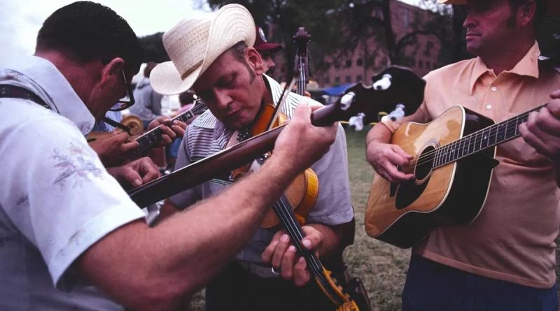 Hone Your Cross-Picking Skills with the Classic Fiddle Tune “Soldier’s Joy”