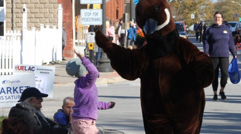 Hundreds flock to downtown Kingsville for Migration Festival Parade