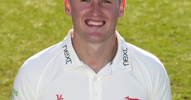 Worcestershire survive Parkinson’s feat to close in on victory