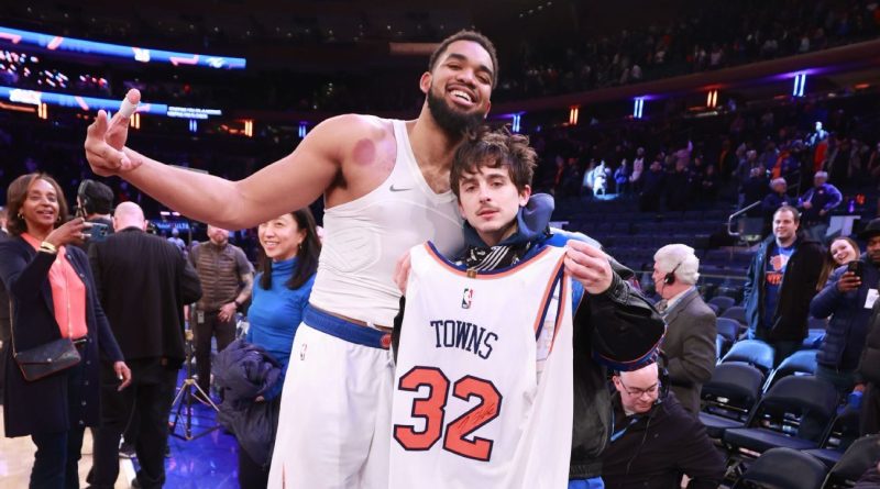 Karl-Anthony Towns gifts Timothée Chalamet jersey after Knicks win