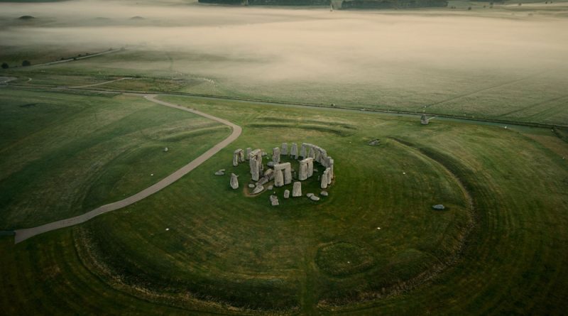 The Ancient Burial Site of Flagstones May Have Inspired Stonehenge
