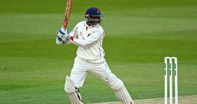 Chanderpaul celebrates runners-up spot with unexpected flourish