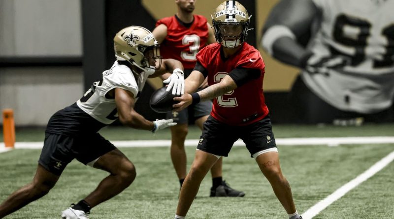 Saints waive RB Xazavian Valladay
