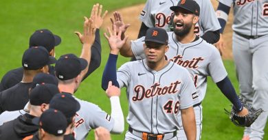 Tigers end slide, tie Guardians atop AL Central