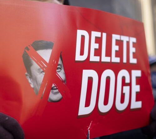 Senate staff probes DOGE, finds locked doors and windows covered with trash bags