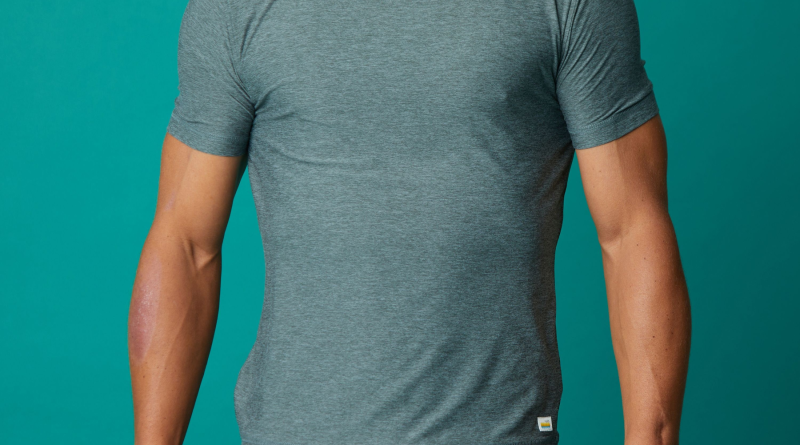 The Best Workout Shirt We’ve Ever Tested Is on Sale at Vuori