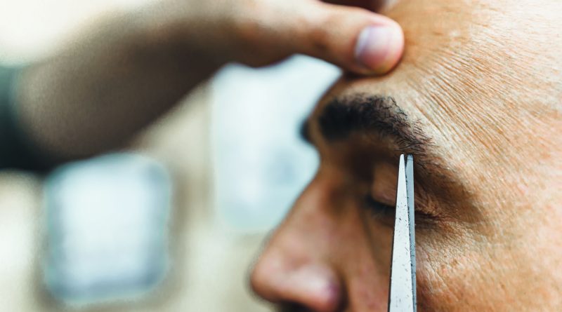 How to Trim Your Eyebrows in 6 Steps, According to Grooming Experts
