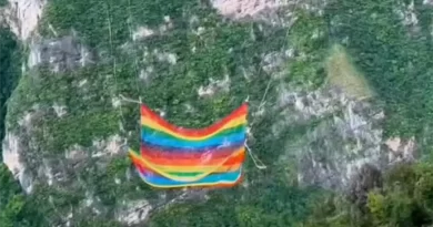 Rope-Free Bungee Jumping from the World’s Highest Bridge Sparks Online Controversy