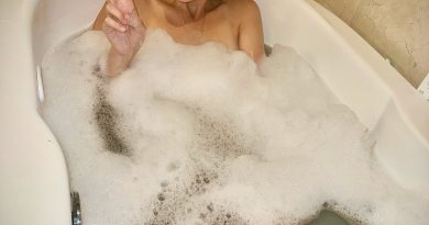 Jazz Jennings shares racy bathtub photo after 100-pound weight-loss transformation