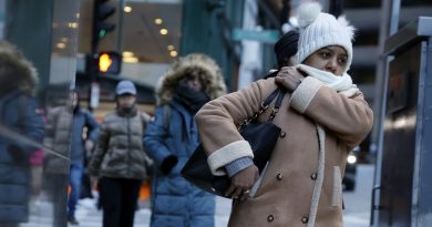 How the polar vortex and warm ocean are intensifying a major US winter storm