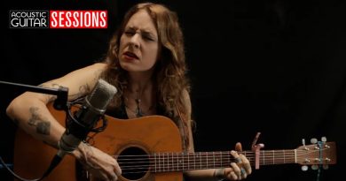 Meredith Moon’s Traveling Folk | Acoustic Guitar Sessions