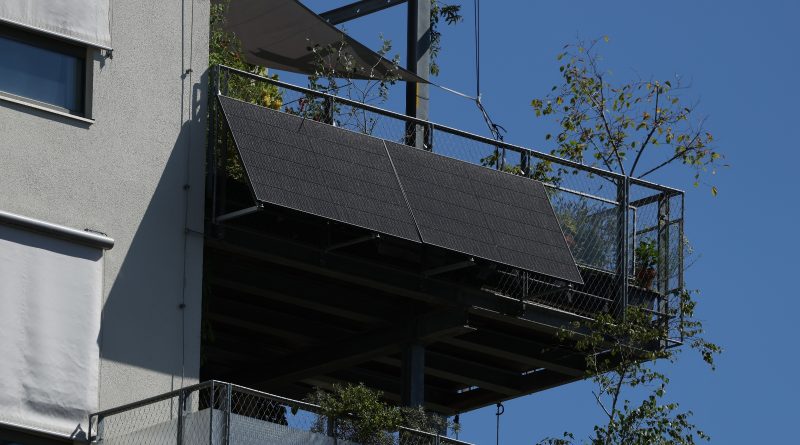 Balcony solar is taking state legislatures by storm