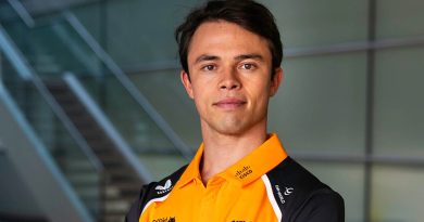 De Vries in full reserve role with McLaren