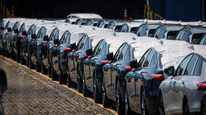 Trump says he will raise tariff on EU vehicles to 25%