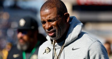 Deion Sanders Left Heartbroken Over Death of MLB Legend Who Helped Shape His Baseball Career Deion Sanders Left Heartbroken Over Death of MLB Legend Who Helped Shape His Baseball Career