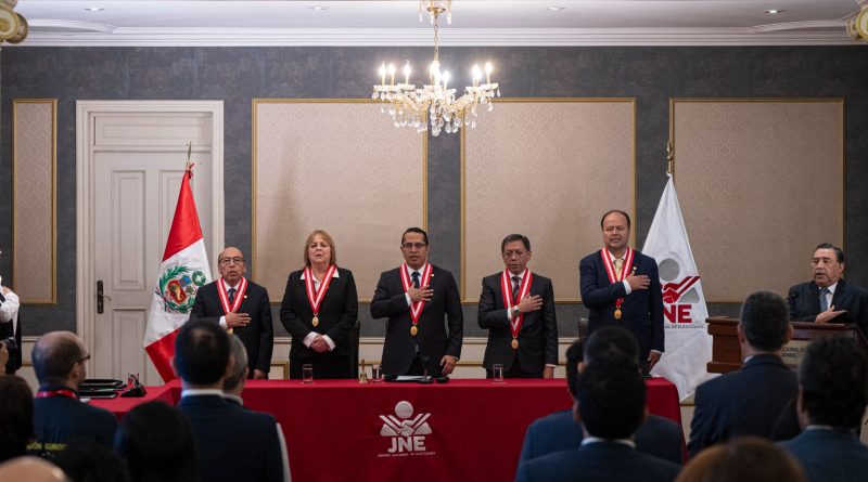Peruvian authorities confirm Fujimori and Sanchez advance to runoff