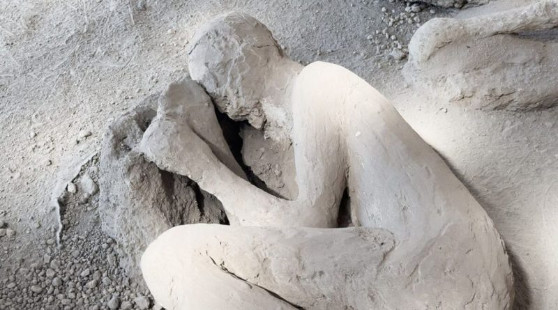 Doctor’s kit found on Mount Vesuvius victim in Pompeii