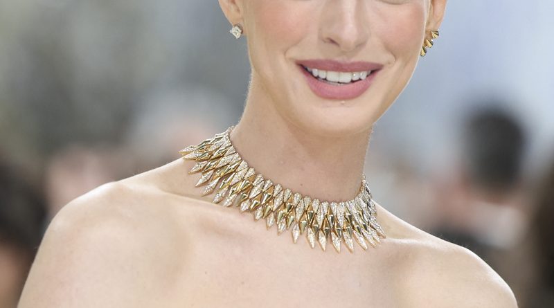 Anne Hathaway’s secret decade-long medical condition left her nearly blind throughout her 30s