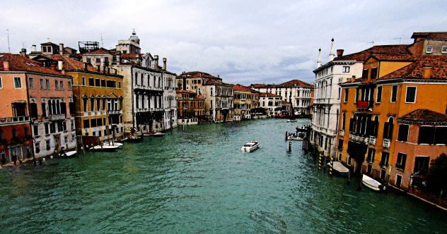 10 Major Cities Being Swallowed by the Earth 10 Major Cities Being Swallowed by the Earth