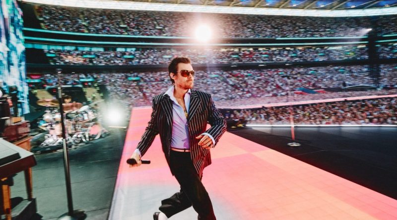 Harry Styles Grabs Wembley Stadium Crown as Historic Run Begins: 7 Best Moments Harry Styles Grabs Wembley Stadium Crown as Historic Run Begins: 7 Best Moments